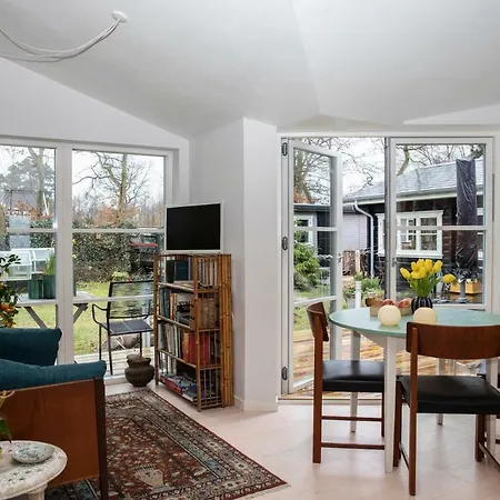 Spurvereden Ved Vandet